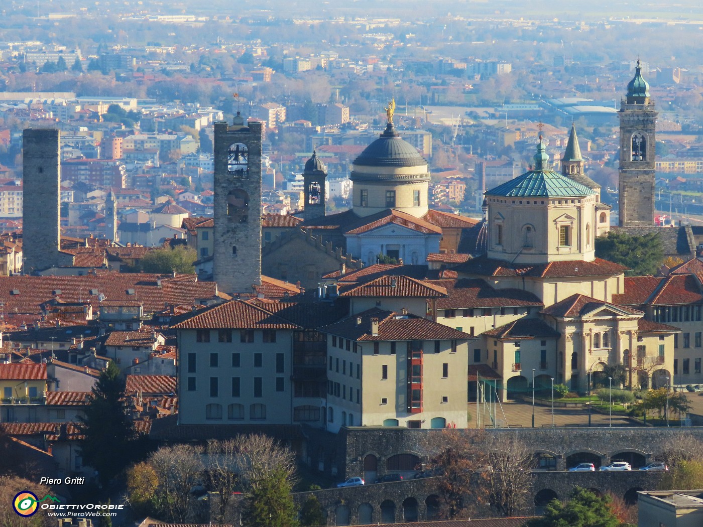31 Da San Vigilio-stazione funicolare, vista panoramica su Citta Alta, Citta Bassa e pianura.JPG